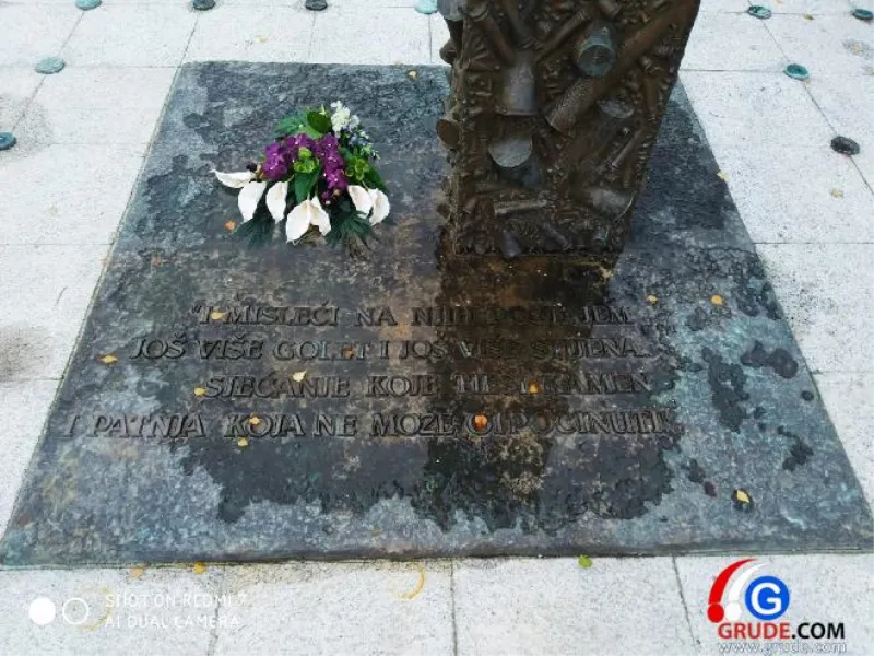 FOTO: Obišli smo posljednja počivališta Tuđmana, Šuška, Praljka... Franjo nas je napustio prije 22 godine 4