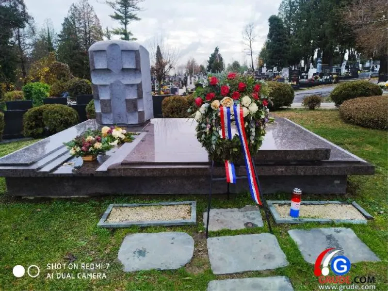FOTO: Obišli smo posljednja počivališta Tuđmana, Šuška, Praljka... Franjo nas je napustio prije 22 godine 8