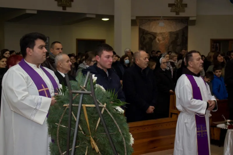 FOTO: Fra Nikola Spužević ispraćen na posljednji počinak! Ostavio je neizbrisiv trag gdje god je djelovao 1