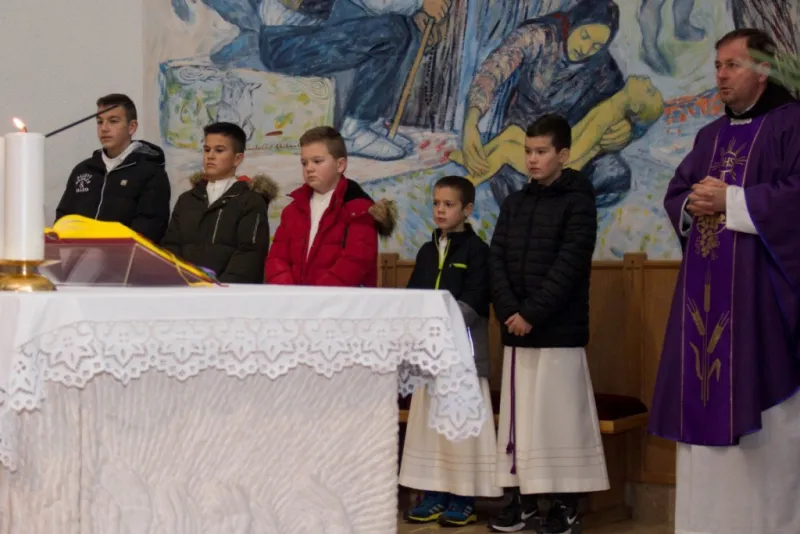 FOTO: Fra Nikola Spužević ispraćen na posljednji počinak! Ostavio je neizbrisiv trag gdje god je djelovao 6