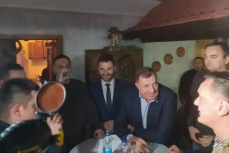 VIDEO Lider RS-a donio rakiju i zapjevao: Ne može nam nitko ništa