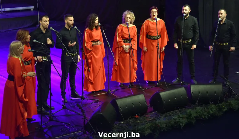 (FOTO) Spektakl 'Gradu s ljubavlju'! Fra Luka Marić: Nakon godine aveti, život se nastavio 11
