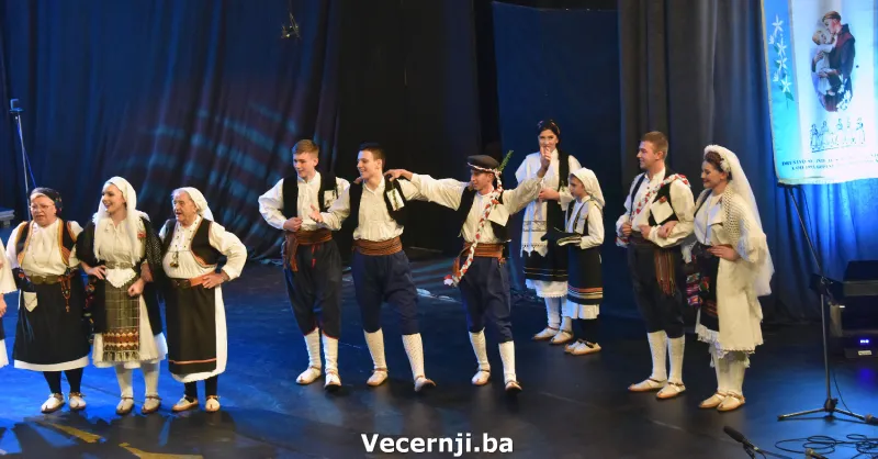 (FOTO) Spektakl 'Gradu s ljubavlju'! Fra Luka Marić: Nakon godine aveti, život se nastavio 15