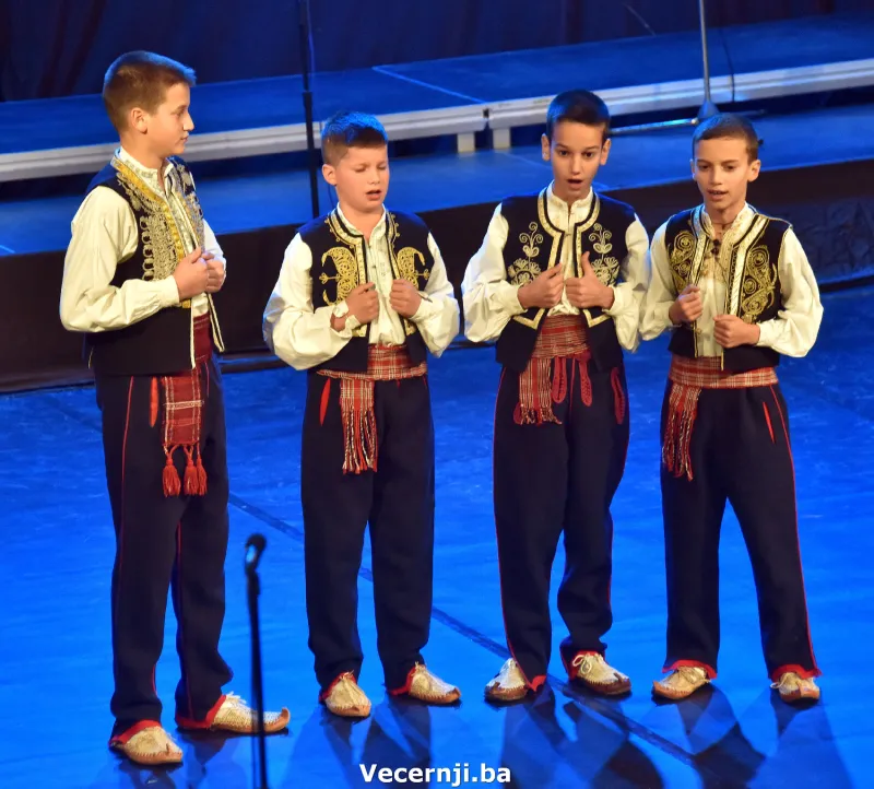 (FOTO) Spektakl 'Gradu s ljubavlju'! Fra Luka Marić: Nakon godine aveti, život se nastavio 16