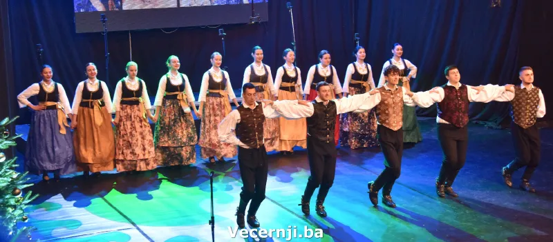 (FOTO) Spektakl 'Gradu s ljubavlju'! Fra Luka Marić: Nakon godine aveti, život se nastavio 17