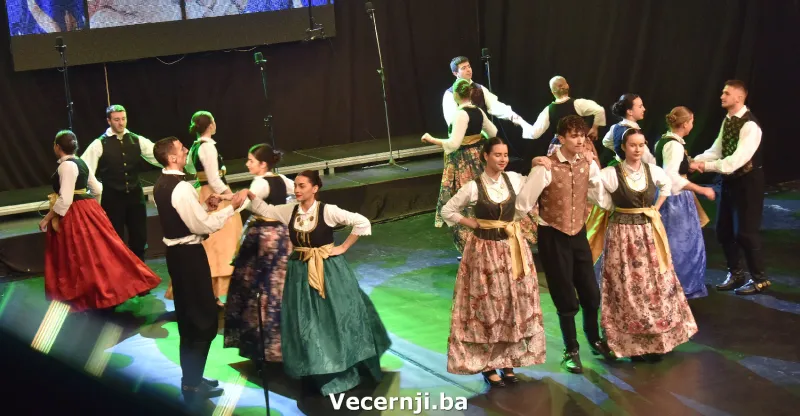 (FOTO) Spektakl 'Gradu s ljubavlju'! Fra Luka Marić: Nakon godine aveti, život se nastavio 18