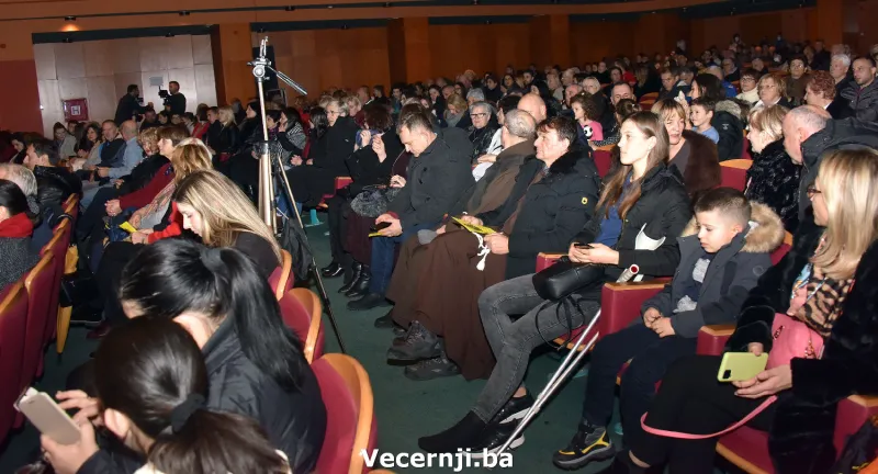 (FOTO) Spektakl 'Gradu s ljubavlju'! Fra Luka Marić: Nakon godine aveti, život se nastavio