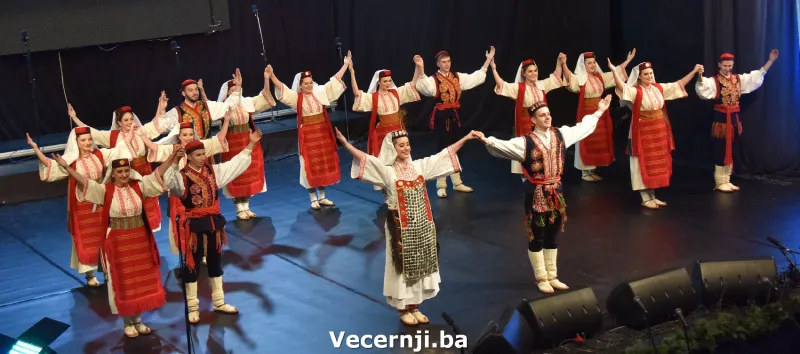 (FOTO) Spektakl 'Gradu s ljubavlju'! Fra Luka Marić: Nakon godine aveti, život se nastavio 23