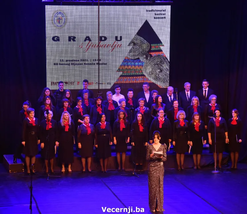 (FOTO) Spektakl 'Gradu s ljubavlju'! Fra Luka Marić: Nakon godine aveti, život se nastavio 4