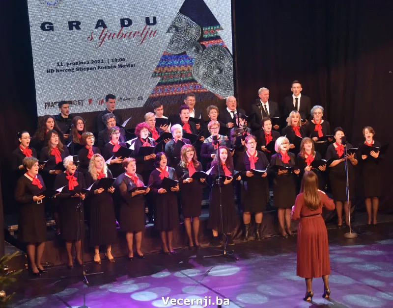 (FOTO) Spektakl 'Gradu s ljubavlju'! Fra Luka Marić: Nakon godine aveti, život se nastavio 6