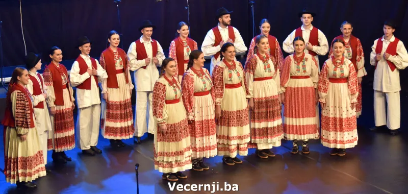 (FOTO) Spektakl 'Gradu s ljubavlju'! Fra Luka Marić: Nakon godine aveti, život se nastavio 7