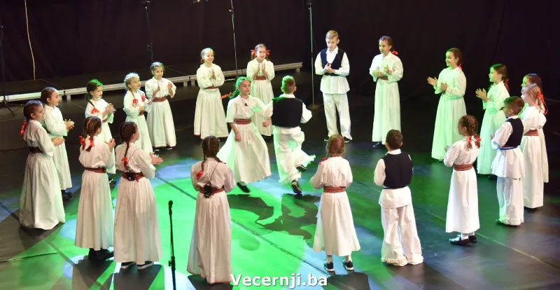 (FOTO) Spektakl 'Gradu s ljubavlju'! Fra Luka Marić: Nakon godine aveti, život se nastavio 10