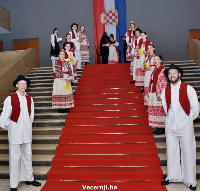 (FOTO) Spektakl 'Gradu s ljubavlju'! Fra Luka Marić: Nakon godine aveti, život se nastavio 1