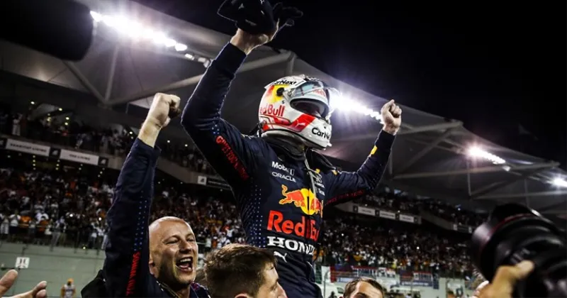VIDEO: Vratili su vjeru u sport! Verstappen je prvak, u posljednjem krugu srušio je velikog Hamiltona