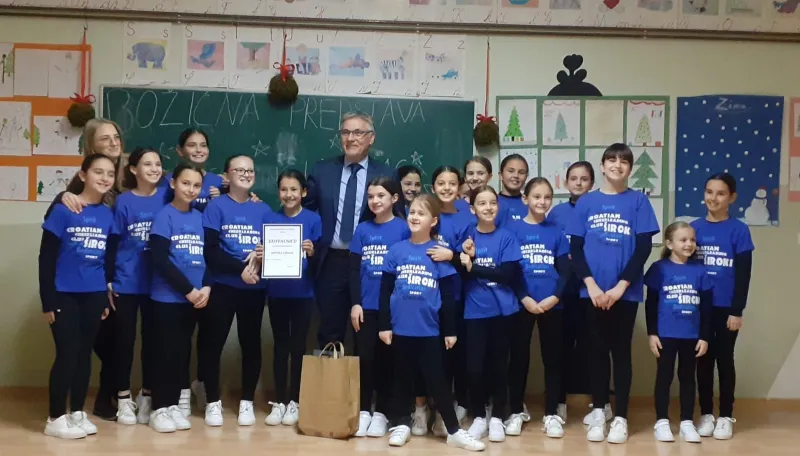 FOTO/VIDEO: Božićna priredba cheerleading kluba Ledinac