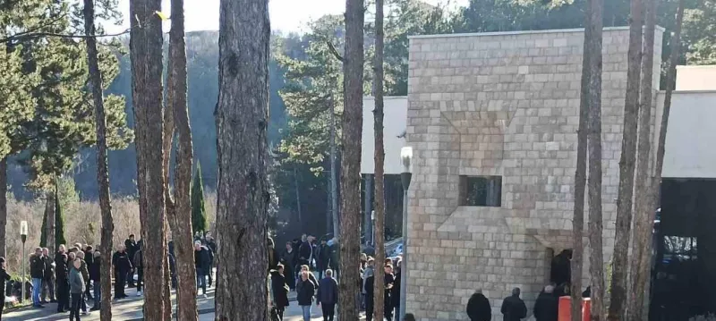 Tisuće ljudi ispratile zapovjednika Kažnjeničke bojne HVO-a Mladena Naletilića Tutu na posljednji počinak 2
