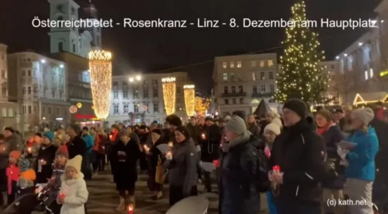 Linz na koljenima i s krunicom u ruci u borbi protiv covid-potvrda i obaveznog cijepljenja VIDEO