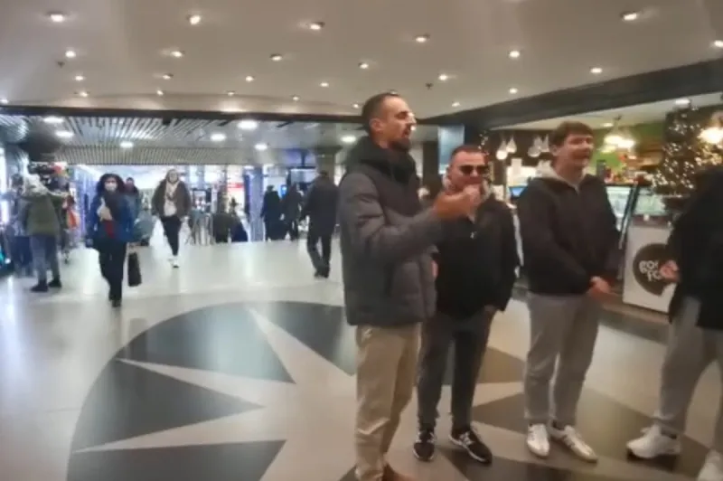 VIDEO: Klapa Florijan pjeva 'Svim na zemlji' usred Zagreba, nitko ni da zastane...