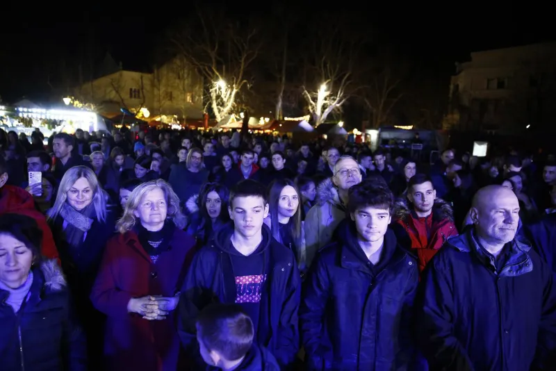 FOTO: Veliki broj građana Mostara dočekao ekipu Krešimir Keta Bandić 2