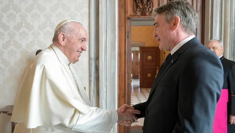 Toliko o kritikama... Papa: Komšić je dobra osoba