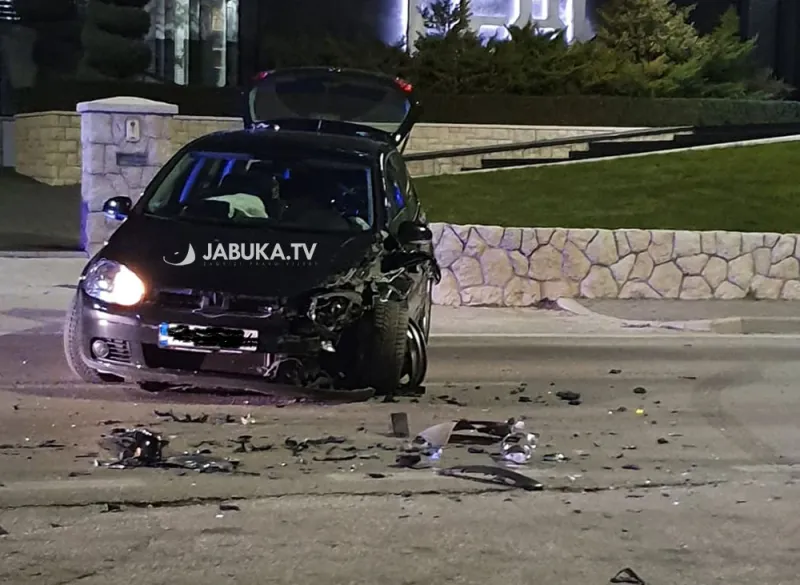 Teža prometna nesreća na Trnu, na terenu policija, Hitna pomoć... 2