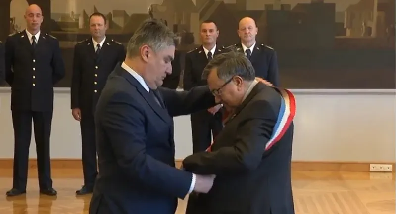 Predsjednik Milanović odlikovao kardinala Vinka Puljića 