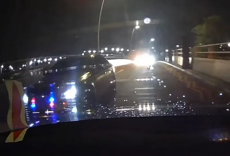 Vozio sa upaljenim ''blinkerima'', policija Mostarcu oduzela pištolj