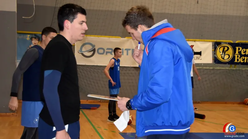 FOTO&VIDEO: Novi trener Stipe Brzica odradio prvi trening s igračima HKK Grude