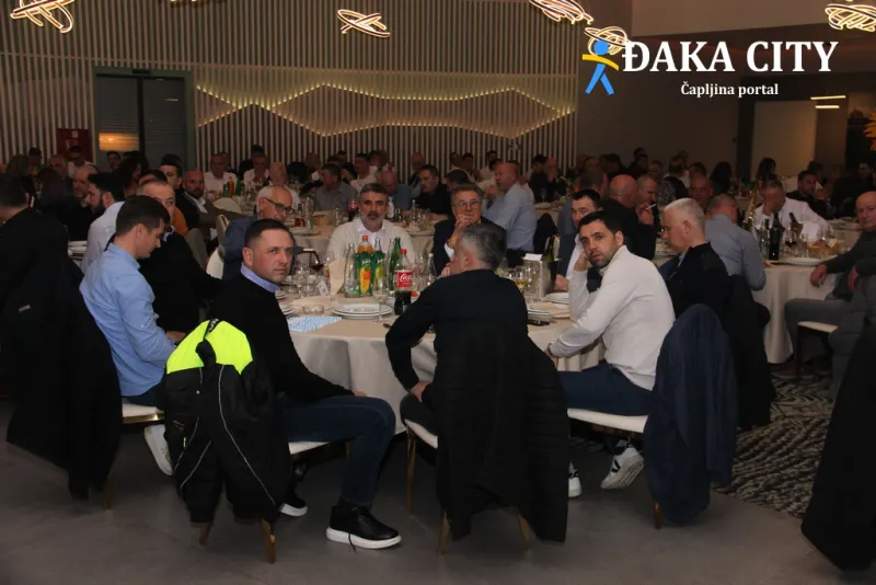 FOTO: Halid Bešlić 'zapalio' GOŠK-ovu Plavo-bijelu noć! I braća Mamić uveličala događaj