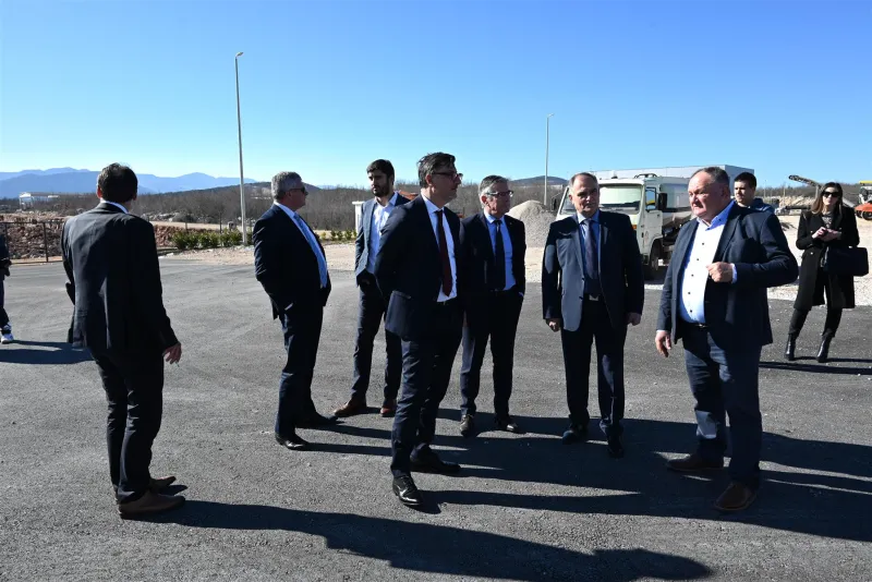 FOTO: U Grudama sastanak vodećih dužnosnika Dalmacije i Hercegovine! Grizelj iznio podatke koji pokazuju važnost brze ceste 2