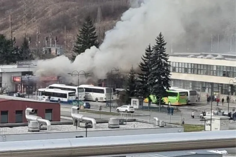 FOTO: Eksplodirala plinska boca u Sarajevu, gore objekti, ima ozlijeđenih 1