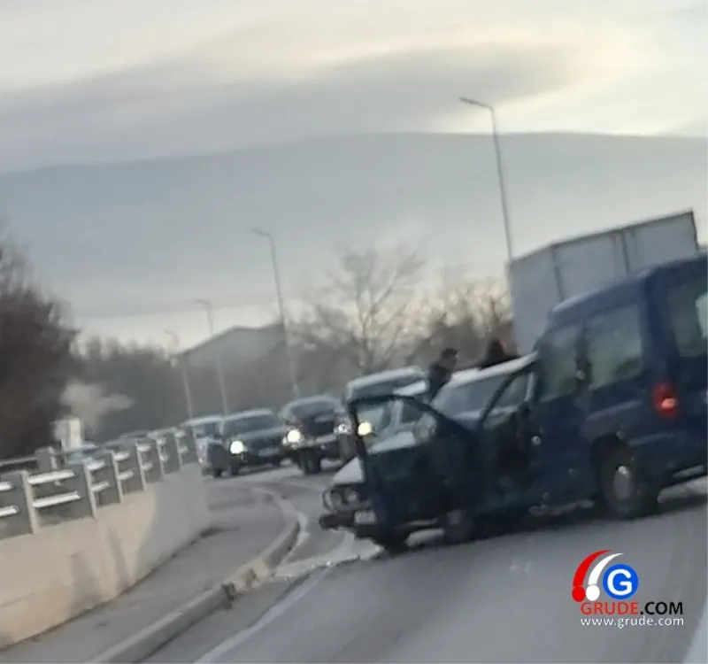 Foto: Prometna nesreća u Knešpolju, policija preusmjerava promet 1