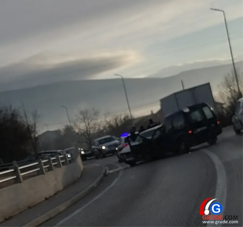 Foto: Prometna nesreća u Knešpolju, policija preusmjerava promet 2