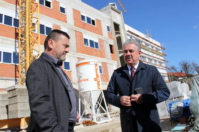 Vlada HNŽ-a u cjelosti financira kliniku za dječje bolesti SKB-a Mostar
