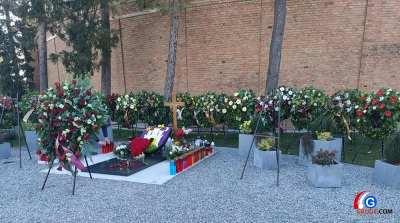 Ovako jutros izgleda posljednje počivalište Milana Bandića