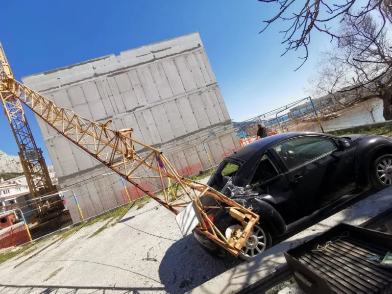 SPLIT: Dizalica pala na auto
