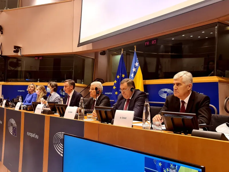 Burno u Europskom parlamentu! Čović: Predstavnike bošnjačkog naroda (Komšić i Džaferović) ne komentiram