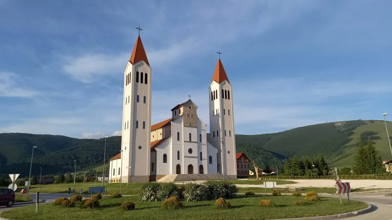 Dovršetak zavjetnog oltara za 30. obljetnicu na Kupresu