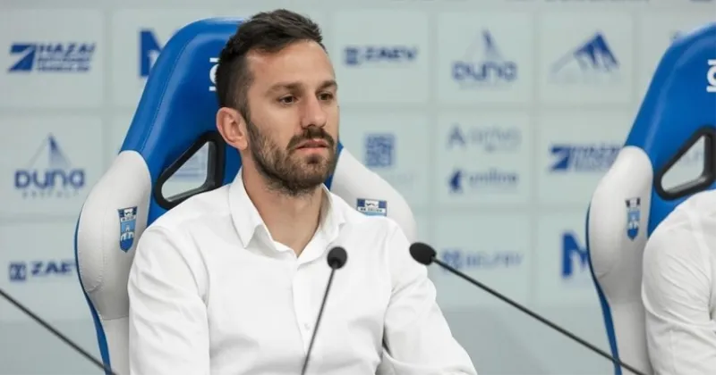 Caktaš nasilno htio ući u ženski wc, bacao na cure dolare, pa ga dečko jedne od njih prisilio da kleči i moli za oprost