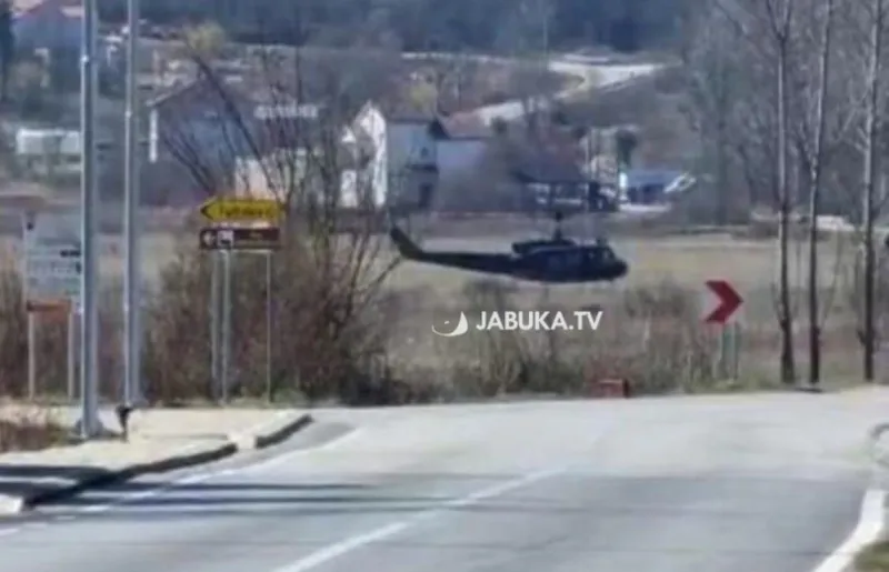 Široki Brijeg: Helikopter niskim letom uznemirio građane pa sletio u polje VIDEO
