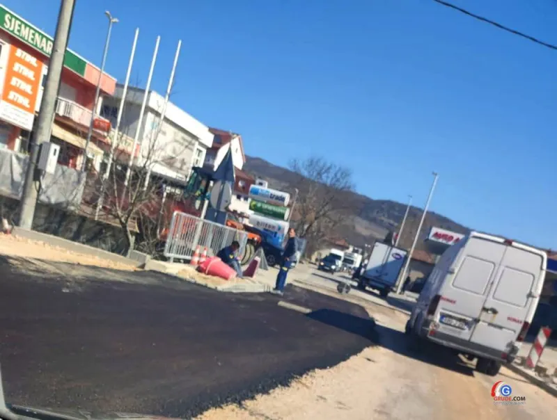 Grude: Počeli radovi na asfaltiranju prvog kružnog toka (VIDEO)