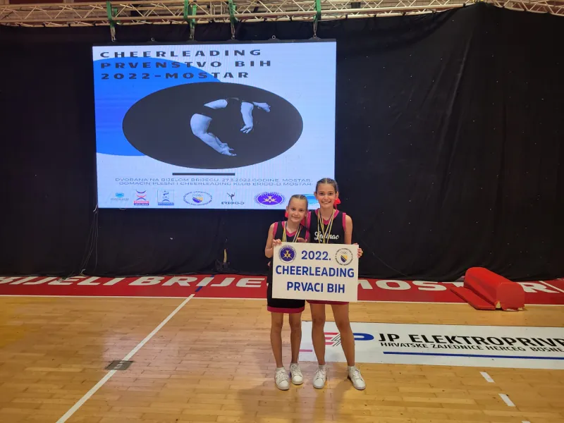 FOTO: DVA ZLATA I SEDAM BRONCI ZA CHEERLEADING KLUB LEDINAC 1