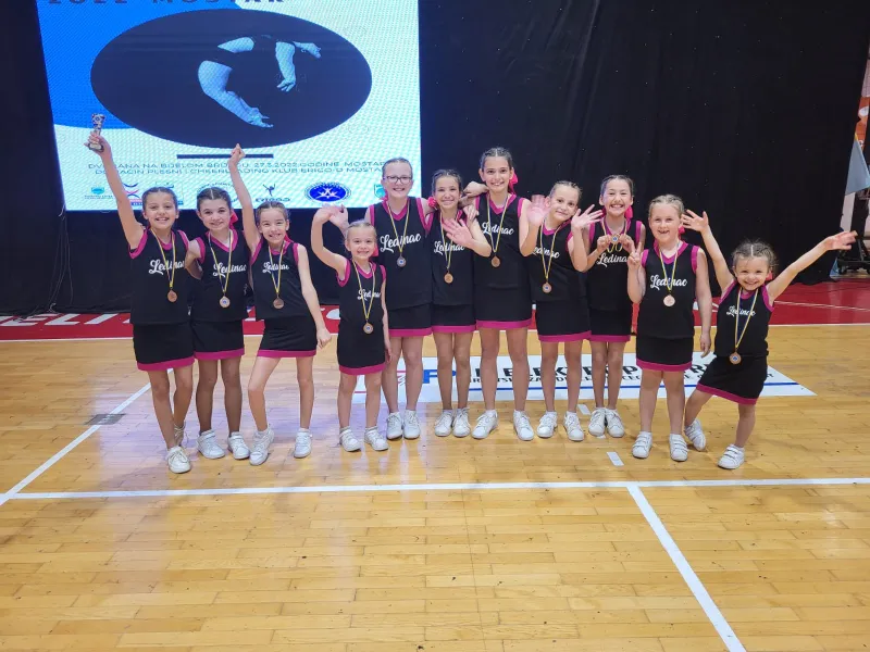 FOTO: DVA ZLATA I SEDAM BRONCI ZA CHEERLEADING KLUB LEDINAC 2