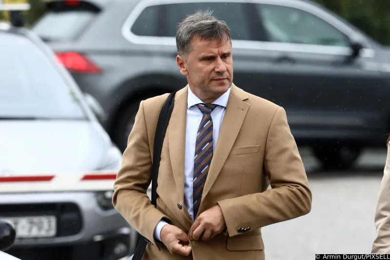 Novalić Dini: Ja sam u privatluku zaposlio preko 1550 ljudi, a ti si radio kolut naprijed, kolut nazad i preskakao štrik