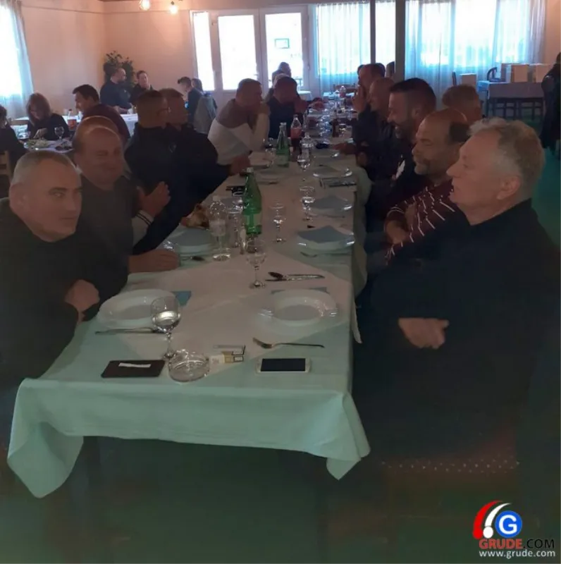 FOTO: Sastali se grudski pčelari, 'Matica' bogatija za 6 novih članova, među njima i jedna mlada dama 3