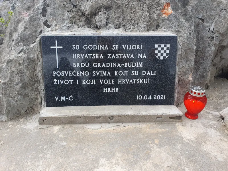 Na Budimu postavljena spomen ploča za poginule i umrle hrvatske branitelje 1