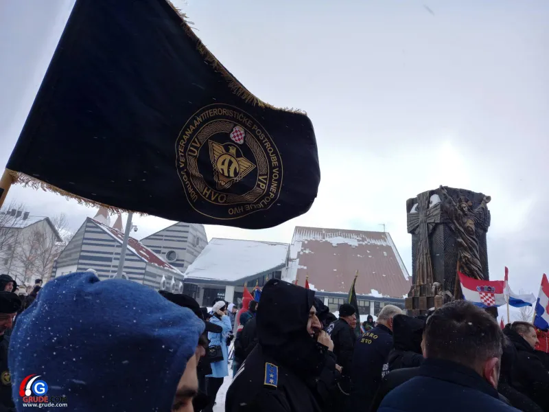 FOTO: 30. obljetnica stradanja Hrvata na Kupresu, Gruđani se prisjetili i svojih 12 vitezova 2