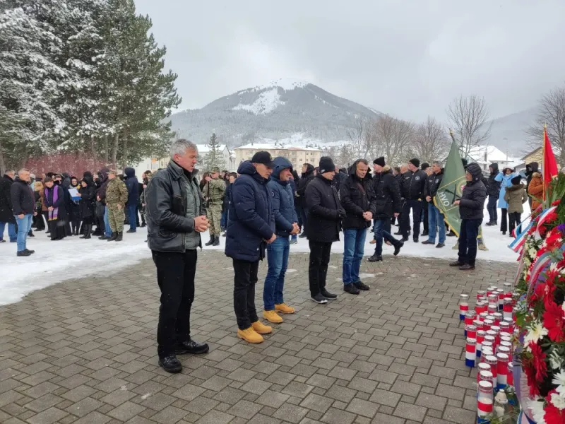 FOTO: 30. obljetnica stradanja Hrvata na Kupresu, Gruđani se prisjetili i svojih 12 vitezova 7