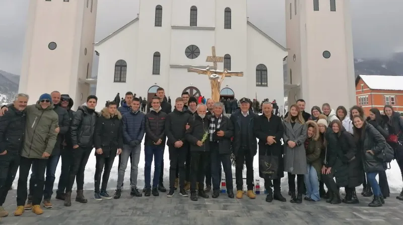 FOTO: 30. obljetnica stradanja Hrvata na Kupresu, Gruđani se prisjetili i svojih 12 vitezova 1