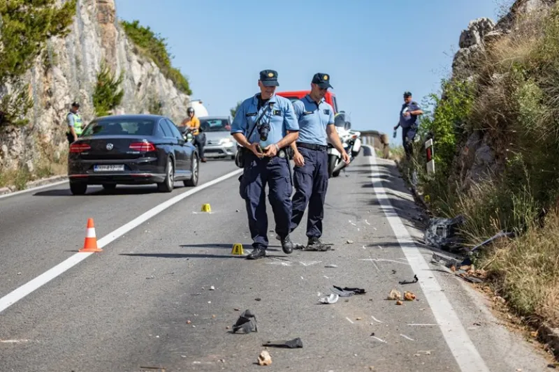 91-godišnjak oduzeo prednost 98-godišnjaku, nastradao i auto 76-godišnjaka